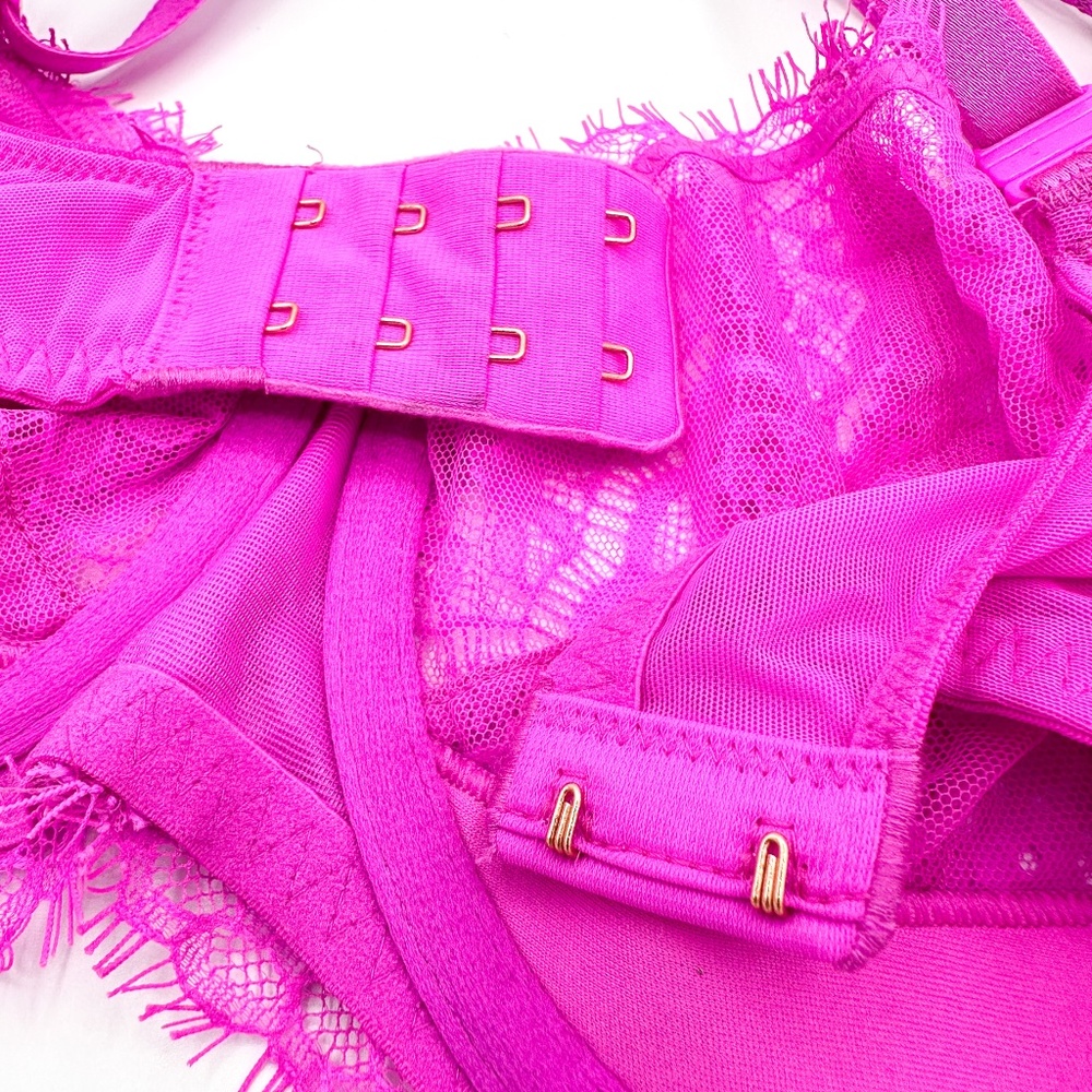 Victoria's Secret Dream Angels Pink Lace Push-Up without Padding Bra - Picture 4 of 6